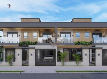 Casa · 140m² · 3 Quartos · 2 Vagas · Sobrado triplex com 3 suítes e piscina no Balneári