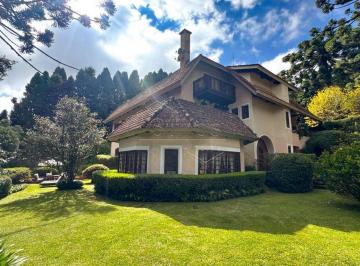 Casa · 500m² · 6 Quartos · 4 Vagas · Sua Casa Perfeita em Campos do Jordão