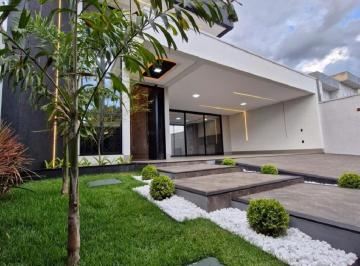 Casa · 238m² · 4 Quartos · 3 Vagas · Bela Casa de alto padrão localizada no setor Moinho dos Ventos Goiânia com 4 suítes plenas