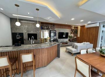 Casa · 311m² · 2 Quartos · 2 Vagas · Casa Alto Padrão Averbada em Avenida no coração da cidade!
