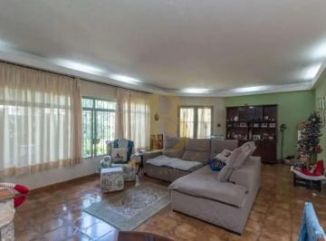 Casa · 200m² · 3 Quartos · 3 Vagas · Casa com 3 dormitórios, sendo 2 suítes, 200m² e amplas salas bem iluminadas
