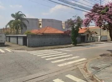 Casa · 600m² · 3 Quartos · 5 Vagas · Terreno com 600 m² (20 x 30), contendo 03 casas com total de 271 m² de área construída.