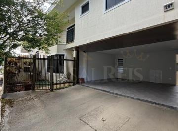 Casa · 313m² · 3 Quartos · 2 Vagas · Casa Sobrado próximo ao Centro