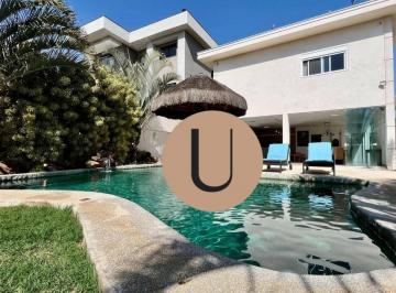 15eeabe8b2cc9505ddf0b0f77e3f0df534082518 · Requinte e Modernidade: Casa de alto padrão com 380m², 4 dorm. (2 suítes) e piscina aquecida à venda
