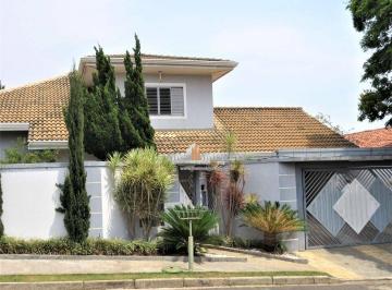 d5af3698168f8989ba7073deb79aed864397799d · Casa com 4 suítes, aquecimento solar, 4 vagas de garagem, piscina de alvenaria, área gourmet, escrit