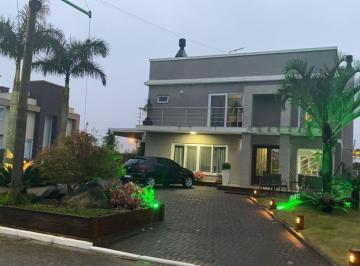 Casa · 400m² · 4 Quartos · 4 Vagas · Casa sobrado no Condomínio Golden River em Imbé com 4 dormitórios