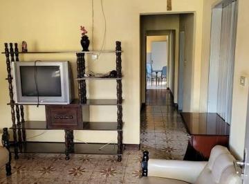 9330ca7f-60d8-47f1-b357-677a0753c1bb.jpg · Casa à venda no centro de Iracemápolis, Sp