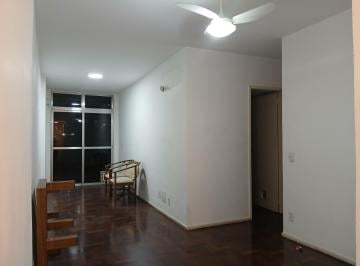 Salam ampla · Apartamento grande 1 quarto, dependência e garagem coberta.