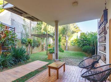 Casa · 160m² · 3 Quartos · 4 Vagas · Casa reformada com 3 dormitórios em Chácara Canta Galo - Cotia