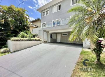 Casa · 400m² · 4 Quartos · 6 Vagas · Casa confortável e completa com 4 dormitórios no condomínio Golf Village!