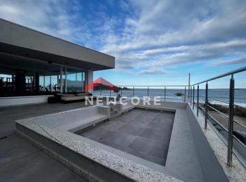 Casa · 650m² · 4 Quartos · 5 Vagas · Casa de condomínio em Avenida Rodesindo Pavan - Praia do Estaleiro - Balneário Camboriú/SC