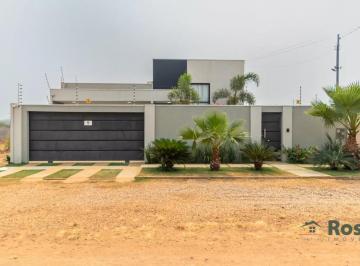 Casa · 450m² · 3 Quartos · 4 Vagas · Casa Térrea Porteira Fechada com 3 Quarto(s), sendo 2 Suítes e piscina, próximo ao Centro de Chapada