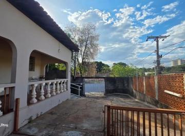 Casa · 205m² · 4 Quartos · 3 Vagas · Casa Residencial e Comercial à Venda no Bairro Araés, Cuiabá - Fica a 300metros da Av. Mato Grosso