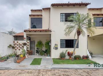 Casa · 120m² · 3 Quartos · 3 Vagas · Sobrado à Venda com 3 Suítes e Piscina Privativa no Condomínio Goiabeiras, próximo ao Colégio Coraçã