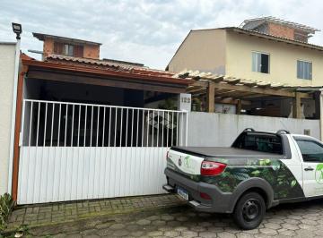 Casa · 80m² · 3 Quartos · 1 Vaga · Casa à Venda com 3 Quartos e Escritório no Rio Vermelho - Florianópolis/SC