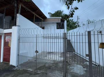 Casa · 240m² · 2 Quartos · 2 Vagas · OPORTUNIDADE DE VENDA - IMÓVEL COM LOCALIZAÇÃO PRIVILEGIADA.
