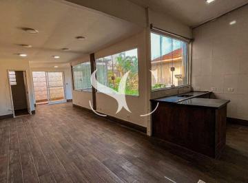 Casa · 240m² · 3 Quartos · Vende-se Casa Sobreposta de 240m² com comercio no térreo na Rua Goiás, Eixo Gastronômico de Santos.