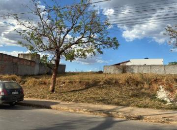 Terreno · 411m² · Lote de Esquina 410m² no Bairro Cruzeiro – Perfeito para Morar ou Investir