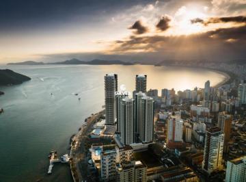 Apartamento · 227m² · 3 Quartos · 3 Vagas · Apartamento à venda no Ponta da Praia em Santos.