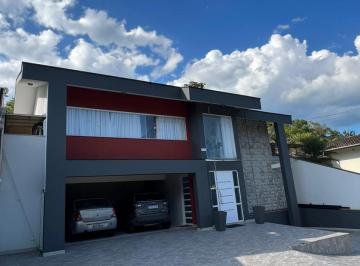 Casa · 330m² · 4 Quartos · 2 Vagas · Casa à venda - no Centro