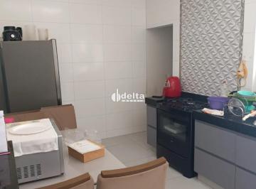 Casa · 150m² · 2 Quartos · 2 Vagas · Casa residencial com 2 quartos sendo 1 suíte disponível para venda no bairro Jardim Brasília em Uber
