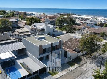 Casa · 156m² · 3 Quartos · 2 Vagas · Sobrado 3 quartos, perto do mar em Matinhos