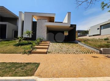 Casa · 200m² · 4 Quartos · 4 Vagas · Condomínio com 4 quartos à venda em Vila Do Golf - SP