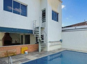 Casa de 3 quartos, Cotia · Casa Térrea na Granja Viana com Piscina e Lareira