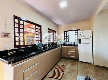 Apartamento · 200m² · 3 Quartos · 2 Vagas · CASA / 3 QUARTOS / QUADRA 05 / 61 3595-1212