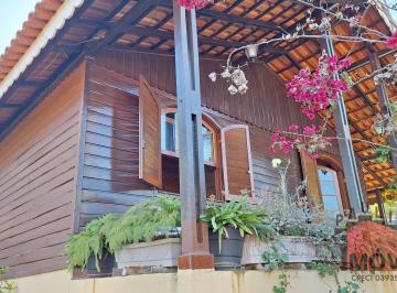 Casa · 3 Quartos · 6 Vagas · Casa em Alvenaria e Madeira com 3 Dormitórios, Piscina e churrasqueira