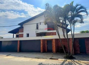 Casa · 400m² · 4 Quartos · 6 Vagas · Sobrado à venda com 3 suítes e 6 vagas na Serra da Cantareira
