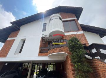 Casa · 400m² · 4 Quartos · 6 Vagas · Sobrado à venda com 3 suítes e 6 vagas na Serra da Cantareira