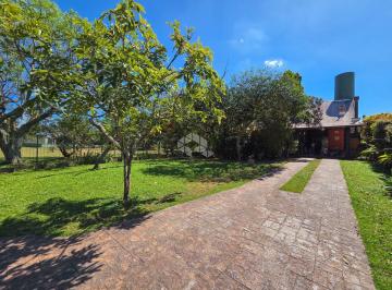 Casa · 226m² · 3 Quartos · 4 Vagas · CASA COM TERRENO DE 576m² EM CONDOMNIO FECHADO E PÉ NA AREIA NO MORRO DAS PEDRAS