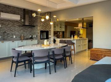 Apartamento · 223m² · 3 Quartos · 2 Vagas · Cobertura com vista panorâmica no Itacorubi
