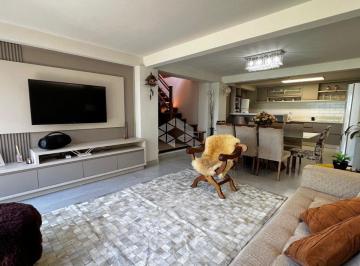 Casa · 230m² · 4 Quartos · 4 Vagas · Casa com 4 dormitórios no bairro Pio X