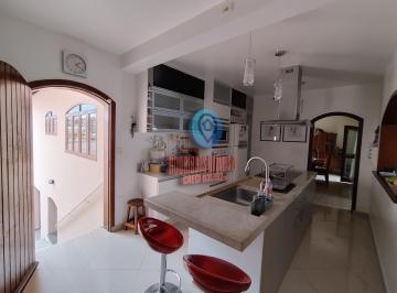Casa · 600m² · 5 Quartos · 6 Vagas · Casa Ampla com 5 Dormitórios, Espaço Gourmet Completo e Suíte com Jacuzzi – J...