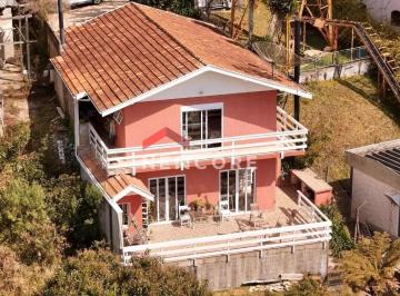 Casa · 160m² · 3 Quartos · 2 Vagas · Casa em  Rua Ondina - Vila Cristina - Campos do Jordão/SP