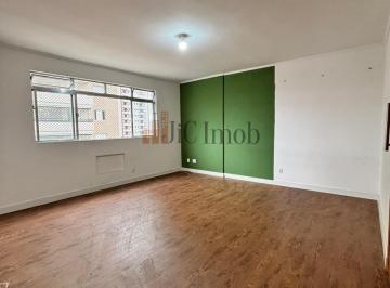 Apartamento de 3 quartos, Santos · Viva o Melhor do Embaré: Frente, Reformado e com Vaga Demarcada!