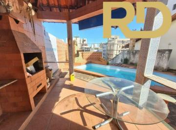 Casa · 425m² · 4 Quartos · 6 Vagas · Casa com 4 quartos, piscina e área de lazer a venda no Bairro Sagrada Família