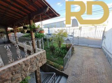 Casa · 319m² · 3 Quartos · 3 Vagas · Casa 3 quartos, sendo 1 suíte, com vista para Serra do Curral e vaga para 3 carr