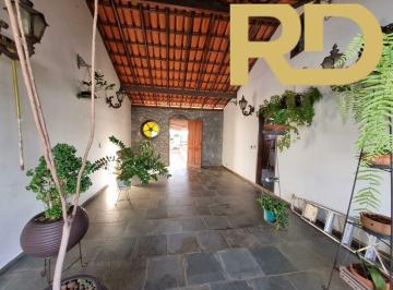 Casa · 319m² · 3 Quartos · 3 Vagas · Casa 3 quartos, sendo 1 suíte, com vista para Serra do Curral e vaga para 3 carr