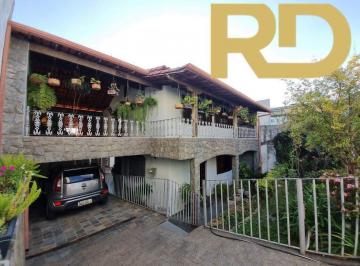 Casa · 319m² · 3 Quartos · 3 Vagas · Casa 3 quartos, sendo 1 suíte, com vista para Serra do Curral e vaga para 3 carr