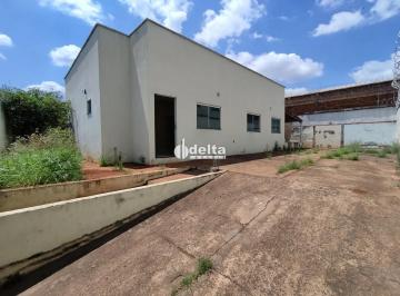 Casa · 164m² · 2 Quartos · 5 Vagas · Casa com 2 suítes disponível para locação no bairro Cazeca em Uberlândia-MG