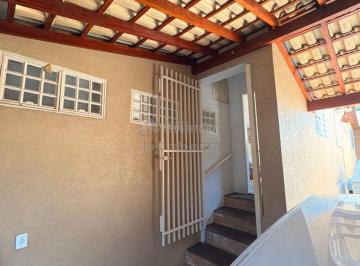 Casa · 192m² · 3 Quartos · 1 Vaga · Casa padrão localizada no Jardim Santa Catarina com escritorio independente.