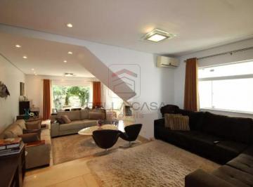 Casa · 240m² · 3 Quartos · 5 Vagas · Casa à venda com 240m², 3 quartos e 5 vagas