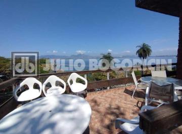 Casa · 454m² · 5 Quartos · 3 Vagas · Excelente casa na Praia da Bica. 05 quartos, 2 suítes. Vista mar. Piscina e chur