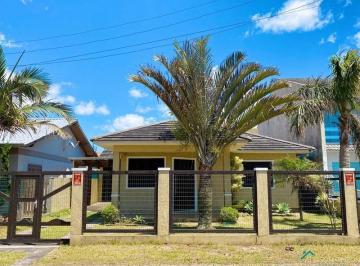 Casa · 300m² · 3 Quartos · 1 Vaga · Casa a 03 quadras da praia em Atlântida Sul.