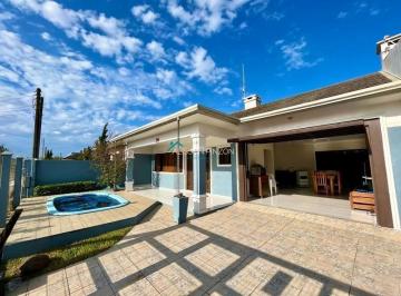 Casa · 150m² · 3 Quartos · 2 Vagas · Casa com piscina a 100m da praia em Atlântida Sul