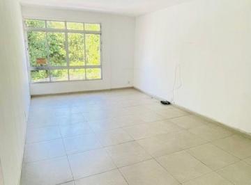 mtyciq82odrjntjinjm2ytk5_md · Bairro da Ponta da Praia com garagem fechada