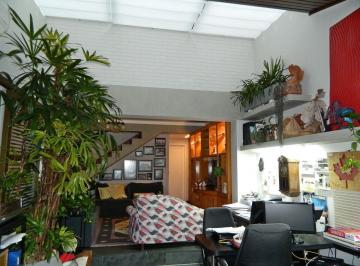 Casa · 160m² · 3 Quartos · 3 Vagas · Sobrado com fino acabamento no melhor da Vila Santa Catarina!